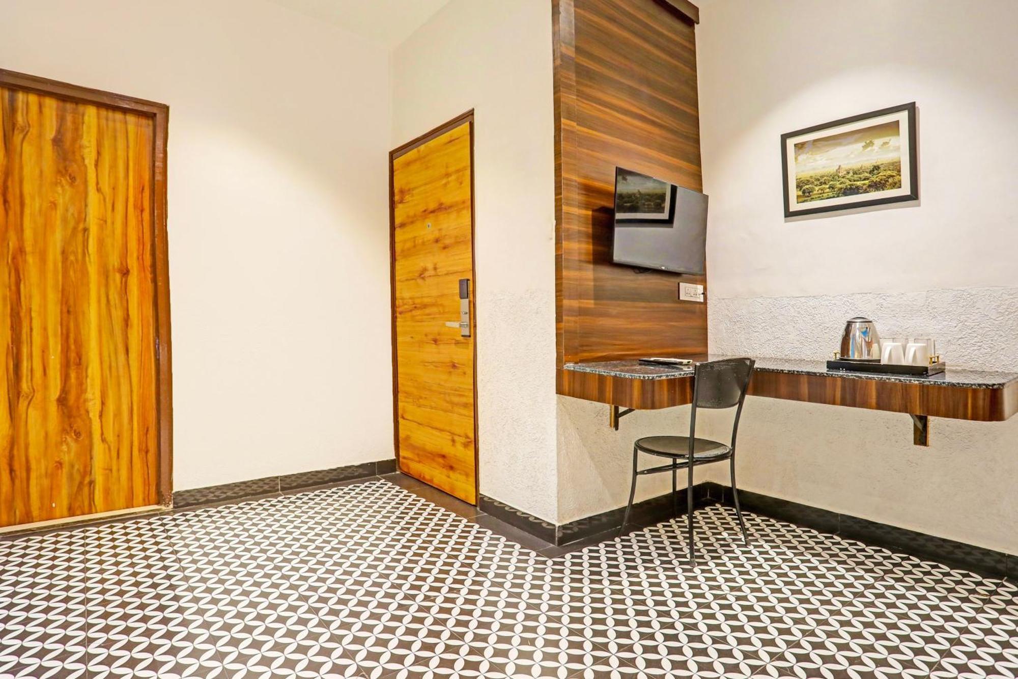 Super Townhouse Cantonment Varanasi Formerly Sarin Inn Екстериор снимка