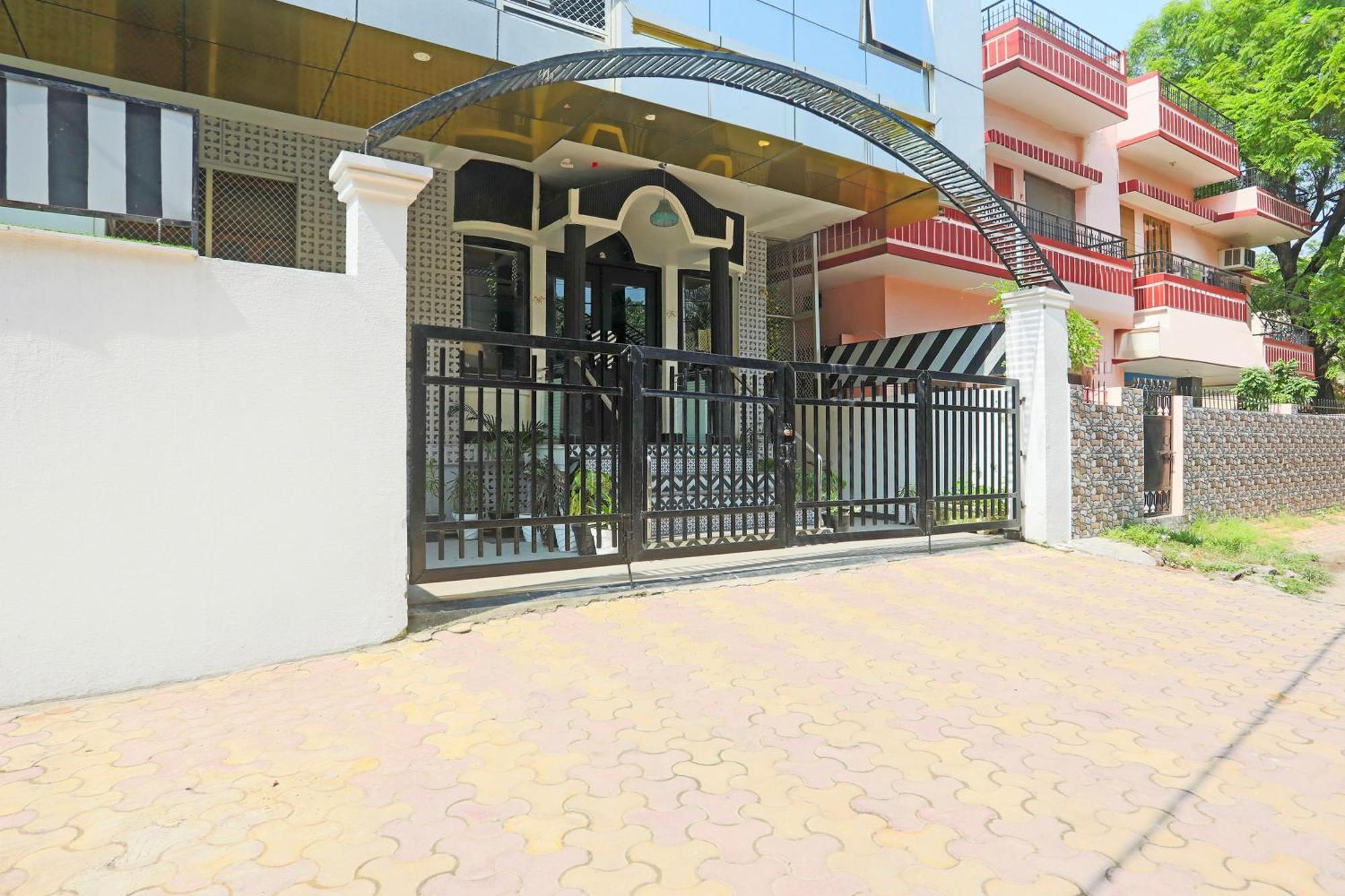Super Townhouse Cantonment Varanasi Formerly Sarin Inn Екстериор снимка