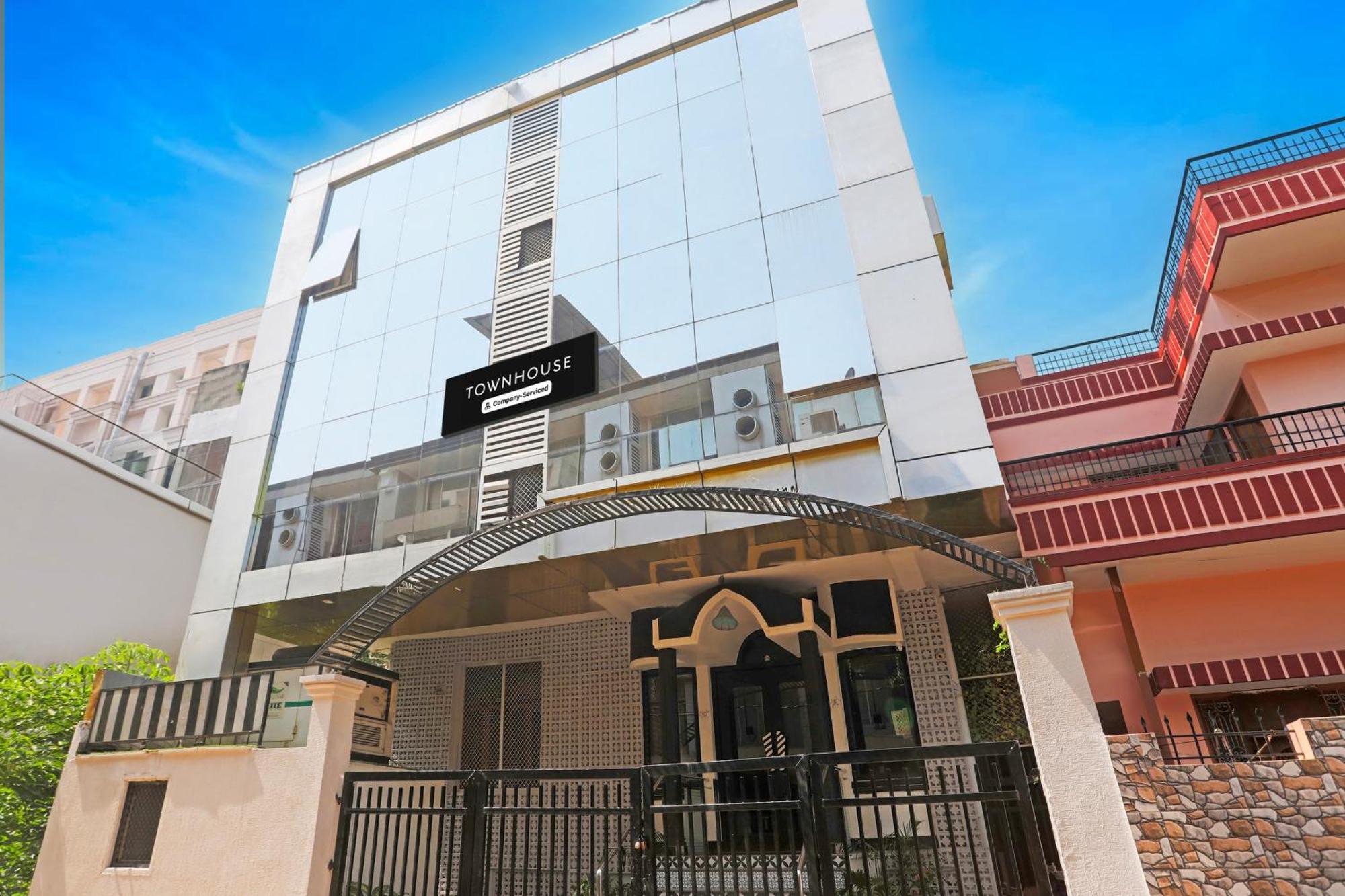 Super Townhouse Cantonment Varanasi Formerly Sarin Inn Екстериор снимка