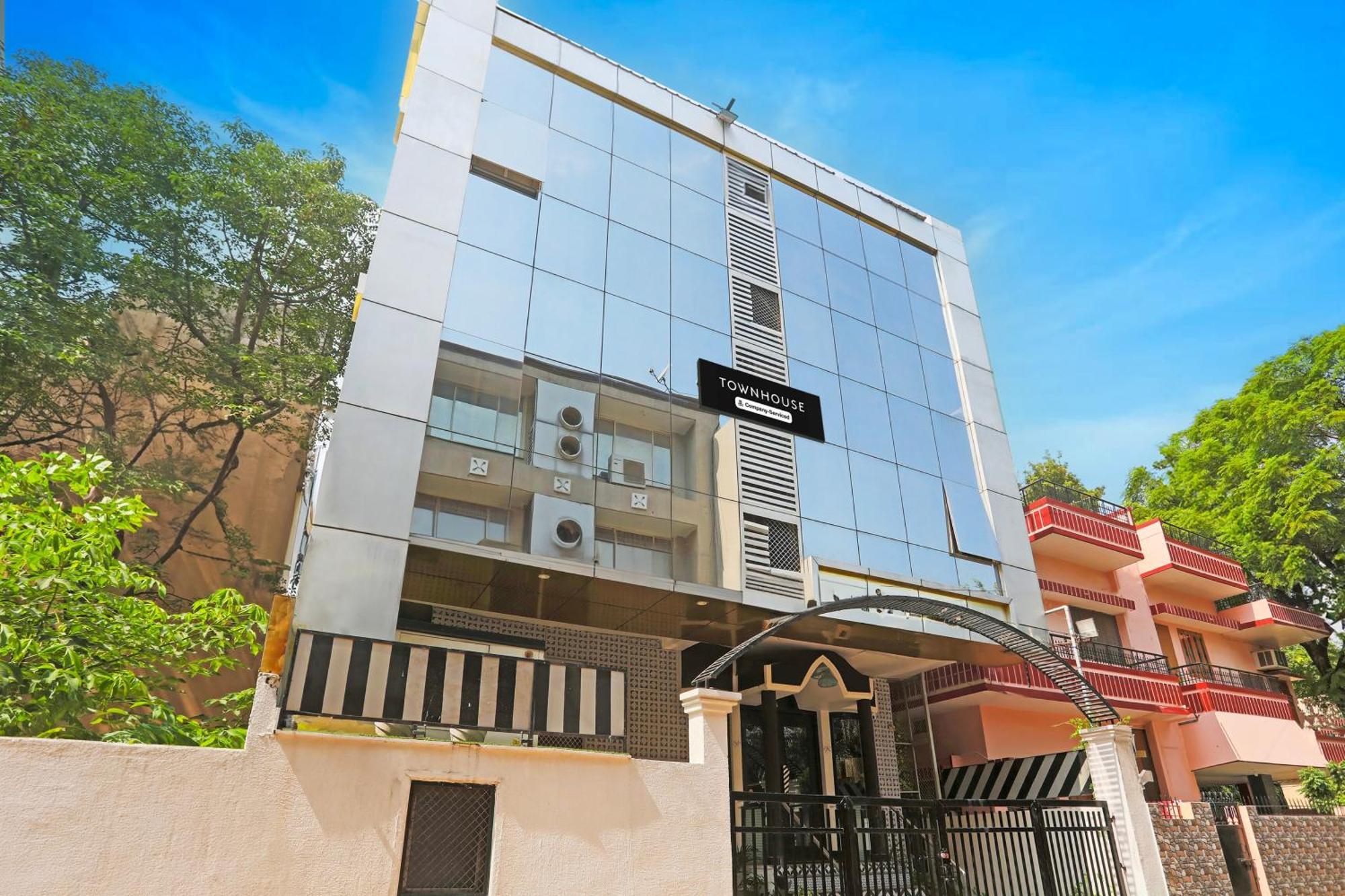 Super Townhouse Cantonment Varanasi Formerly Sarin Inn Екстериор снимка